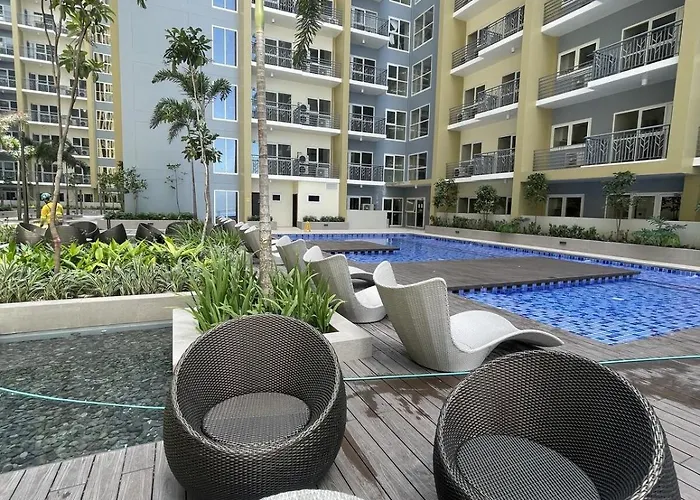 Sunset Retreat - 4 Bedroom Near Solaire 14pax
