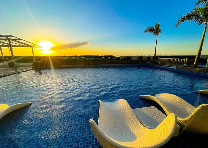 Sunset Retreat - 4 Bedroom Near Solaire 14pax Apartamento