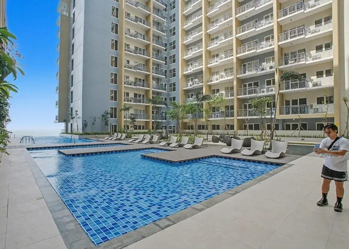 Sunset Retreat - 4 Bedroom Near Solaire 14pax