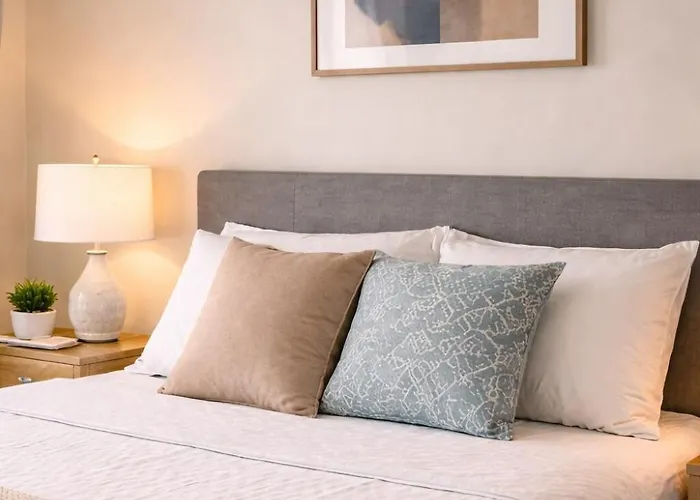 Sunset Retreat - 4 Bedroom Near Solaire 14pax * Manila