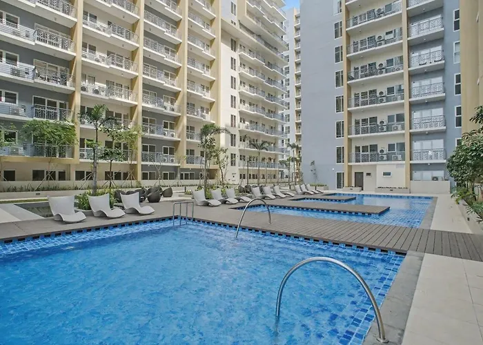 Sunset Retreat - 4 Bedroom Near Solaire 14pax *