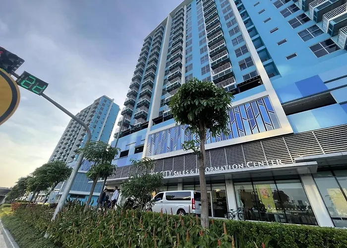 Sunset Retreat - 4 Bedroom Near Solaire 14pax *