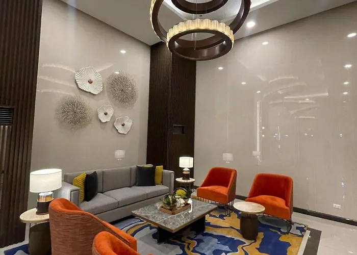 Sunset Retreat - 4 Bedroom Near Solaire 14pax