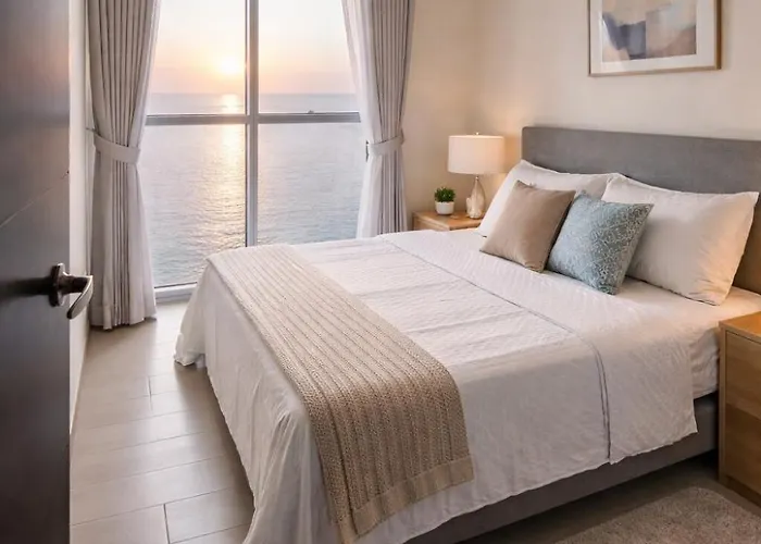 Apartamento Sunset Retreat - 4 Bedroom Near Solaire 14pax *