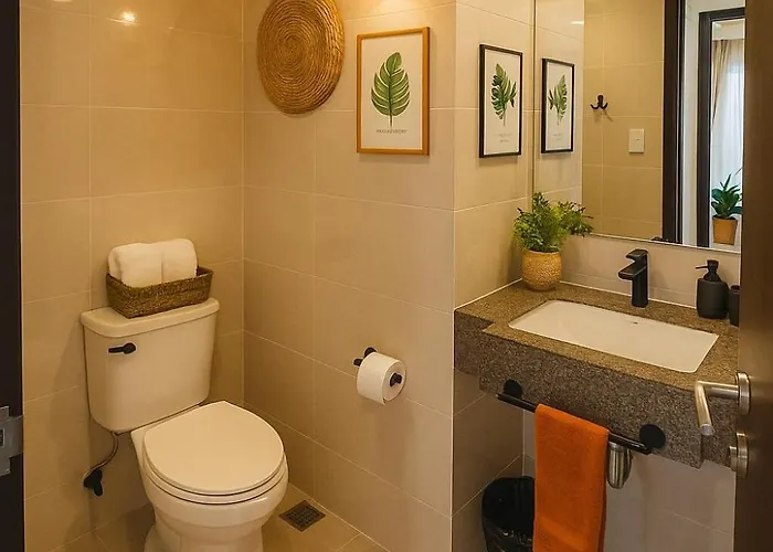Sunset Retreat - 4 Bedroom Near Solaire 14pax