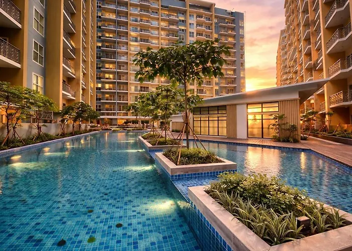 Sunset Retreat - 4 Bedroom Near Solaire 14pax