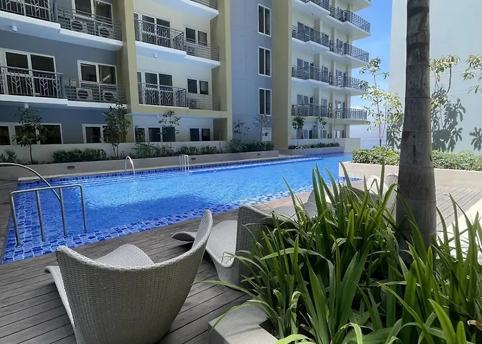 Sunset Retreat - 4 Bedroom Near Solaire 14pax