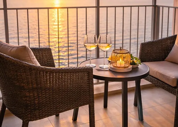 Apartamento Sunset Retreat - 4 Bedroom Near Solaire 14pax