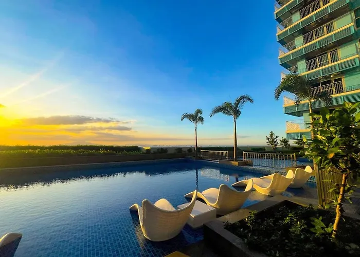 Sunset Retreat - 4 Bedroom Near Solaire 14pax