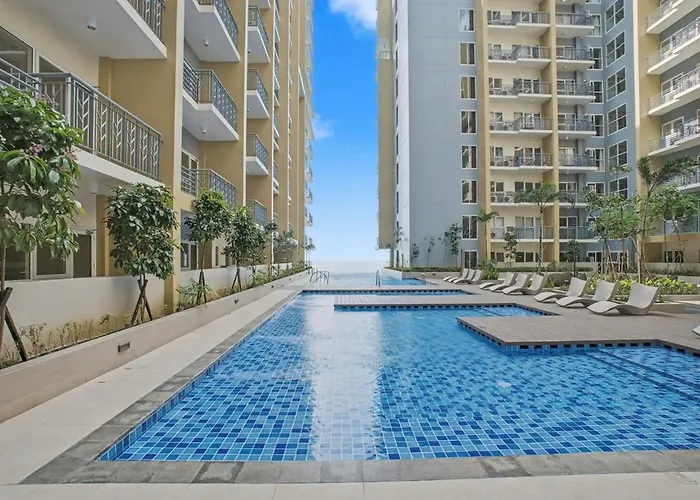 Sunset Retreat - 4 Bedroom Near Solaire 14pax